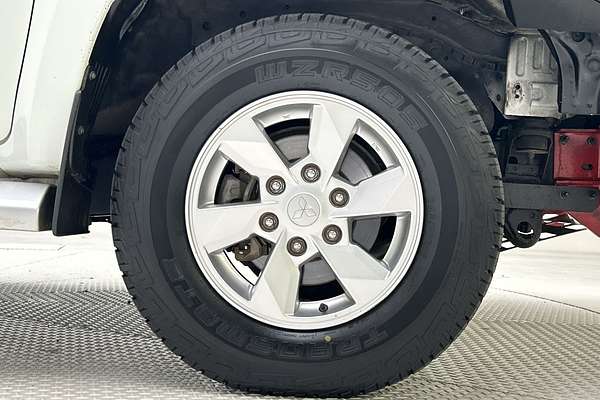 2020 Mitsubishi Triton GLX+ MR 4X4 thumb-9