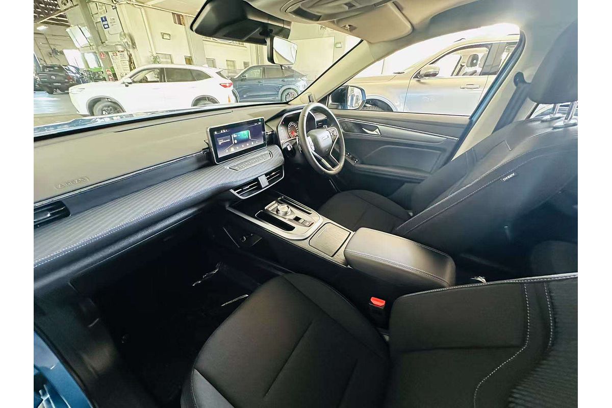 Jolion Facelift Premium Petrol Auto 4x2