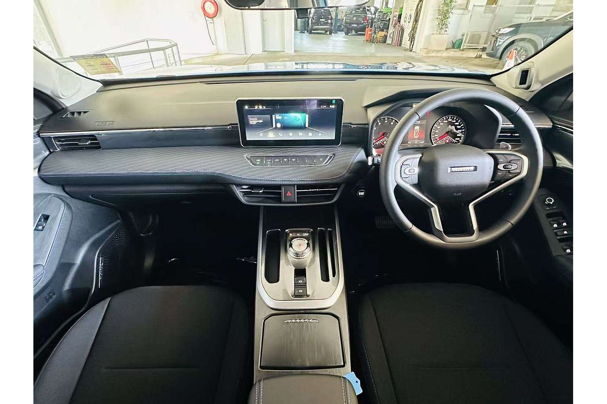 Jolion Facelift Premium Petrol Auto 4x2