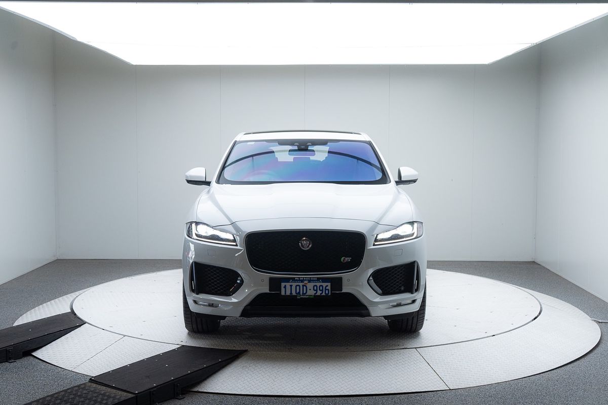 2017 Jaguar F-PACE 30d S X761