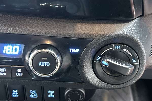 2016 Toyota Hilux SR5 GUN126R 4X4 thumb-17