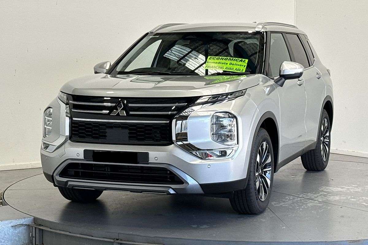 2025 Mitsubishi Outlander LS ZM