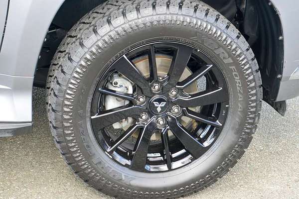 2019 Mitsubishi Pajero Sport Black Edition QE thumb-3