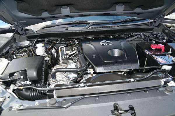 2019 Mitsubishi Pajero Sport Black Edition QE thumb-7