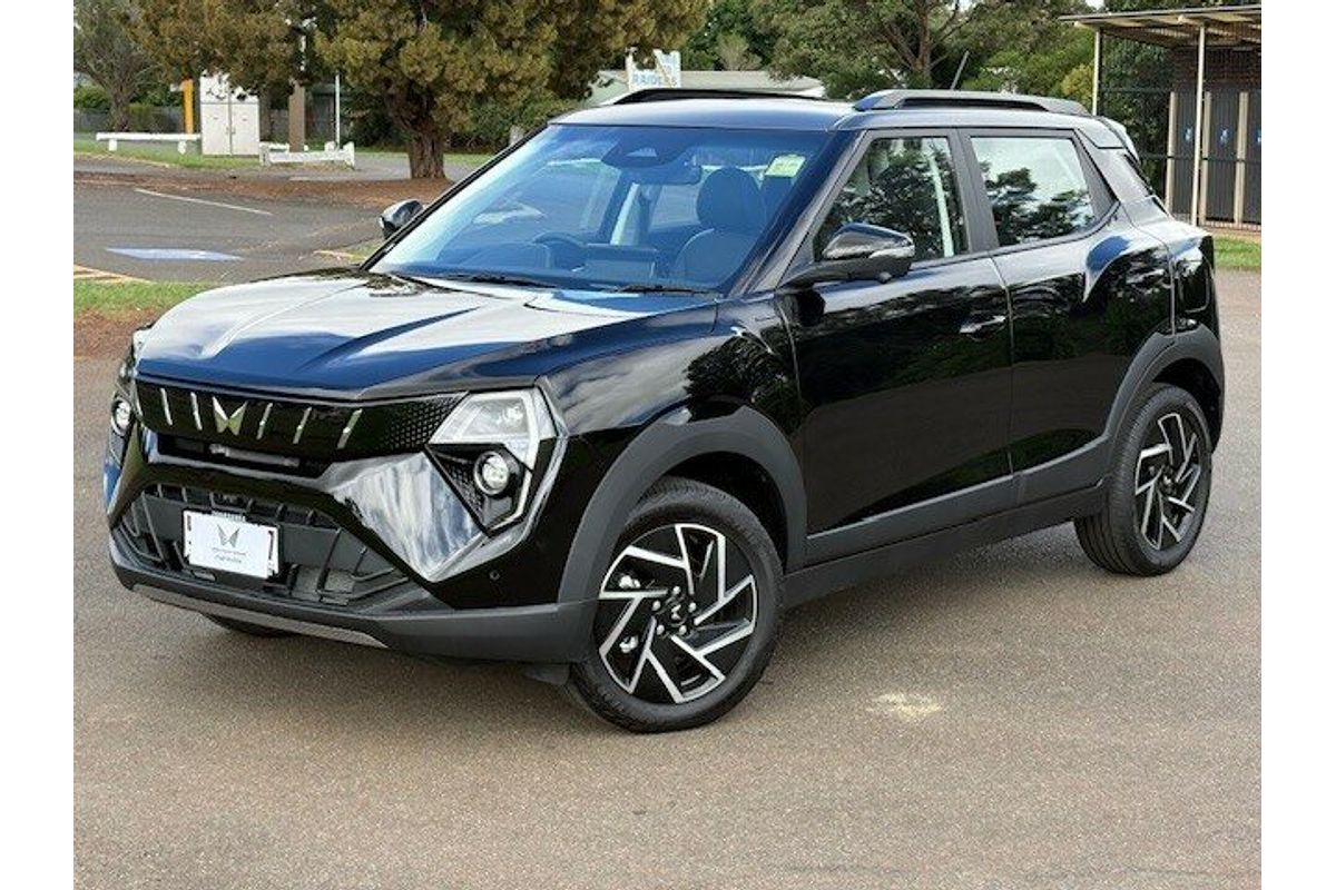 2025 Mahindra XUV 3XO AX7L