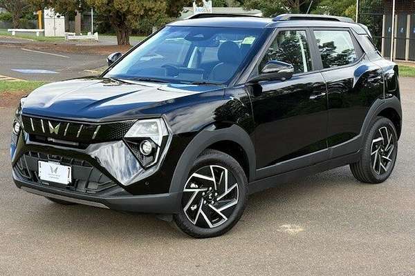 2025 Mahindra XUV 3XO AX7L