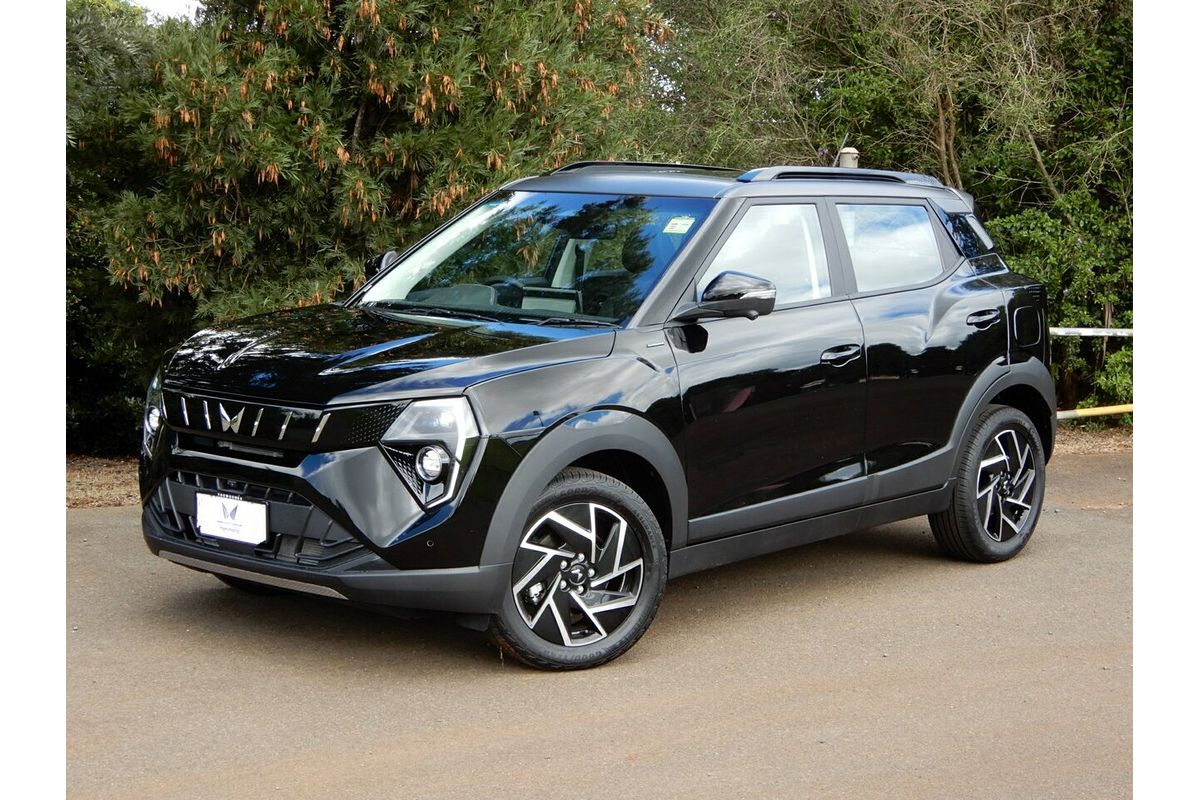 2025 Mahindra XUV 3XO AX7L