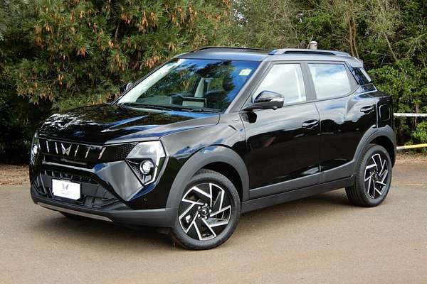 2025 Mahindra XUV 3XO AX7L