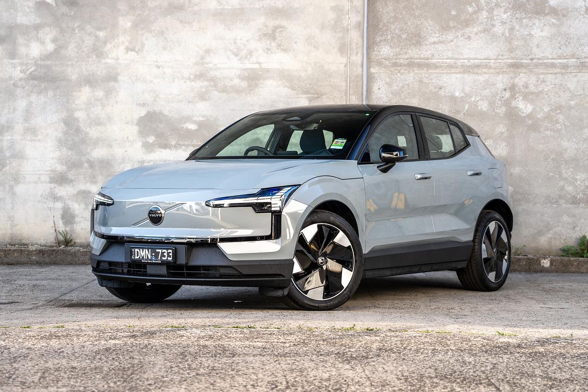 2024 Volvo EX30 Single Motor Extended Range Plus