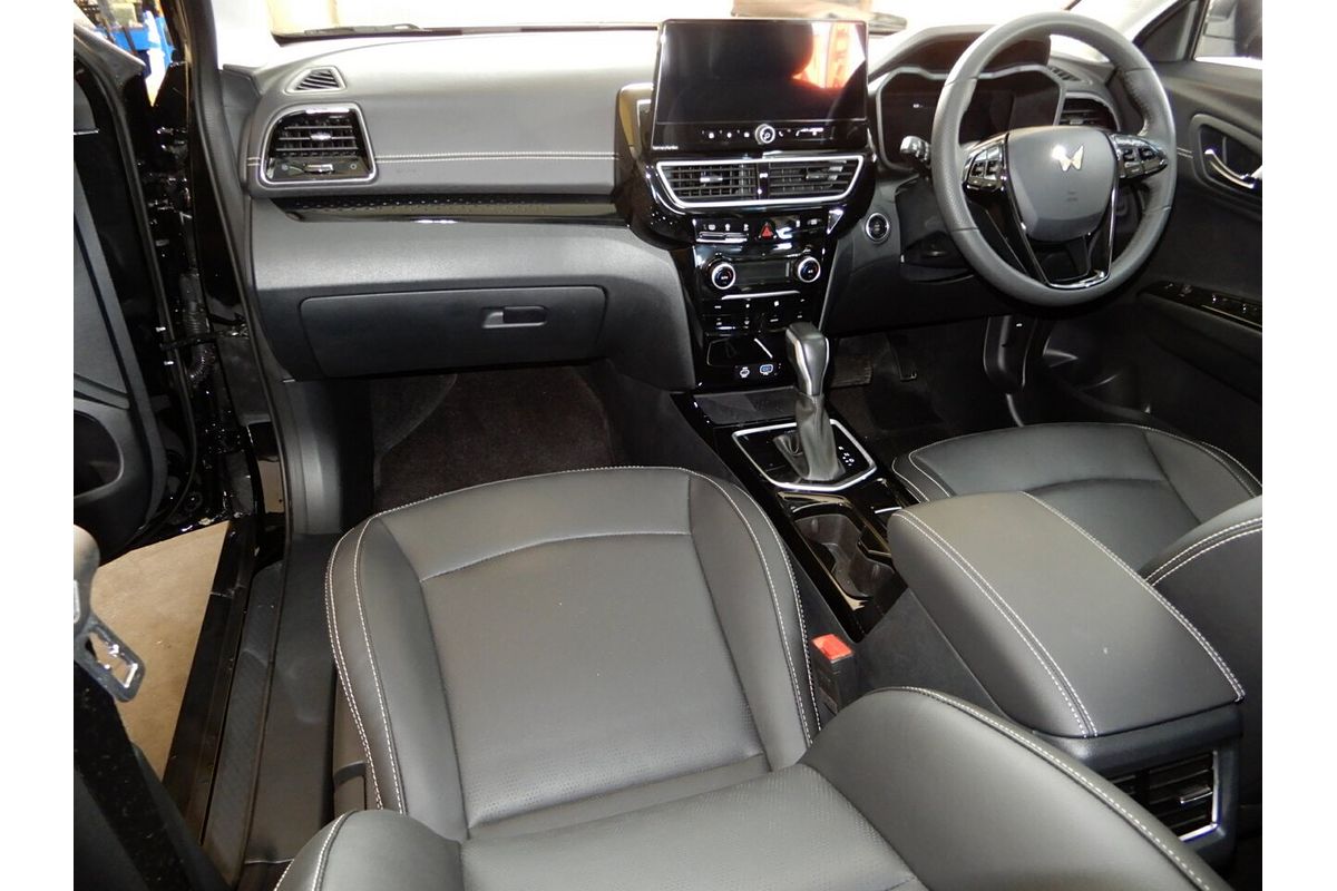 2025 Mahindra XUV 3XO AX7L