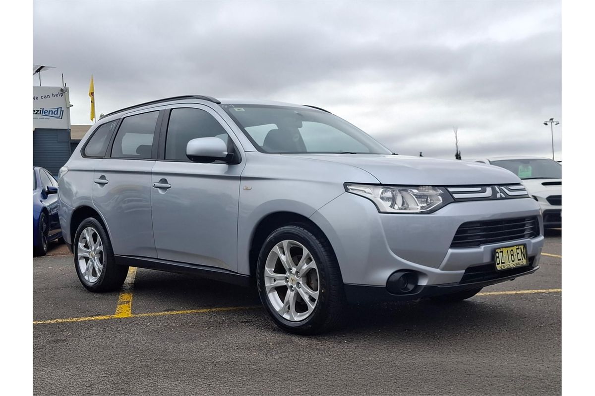 2013 Mitsubishi Outlander ES ZJ