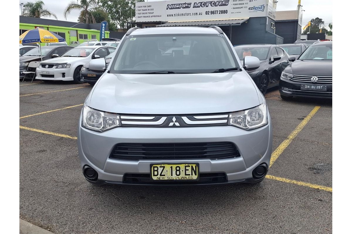2013 Mitsubishi Outlander ES ZJ