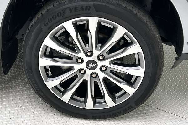 2024 Ford Everest Platinum 3.0L thumb-9