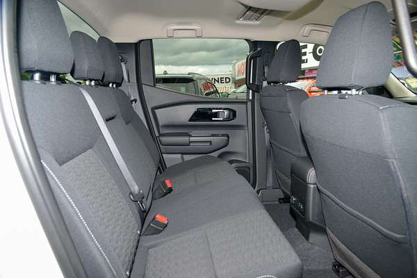 2025 Mitsubishi Triton GLS MV 4X4 thumb-8