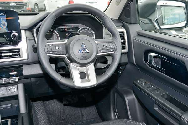 2025 Mitsubishi Triton GLS MV 4X4 thumb-17