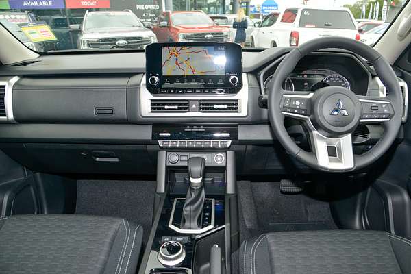 2025 Mitsubishi Triton GLS MV 4X4 thumb-16