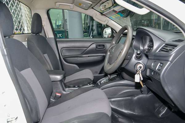 2022 Mitsubishi Triton GLX MR 4X4 thumb-8