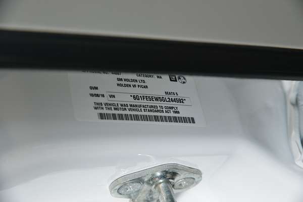 2016 Holden Commodore SS V Redline VF Series II thumb-21