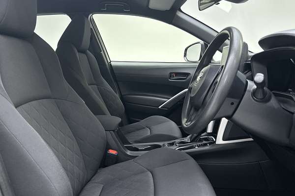 2024 Toyota Corolla Cross GX MXGH10R thumb-12