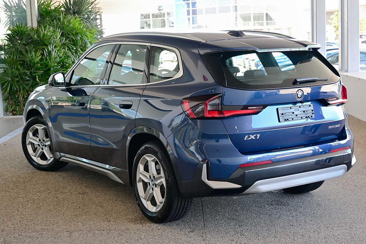 2025 BMW iX1 eDrive20 xLine U11