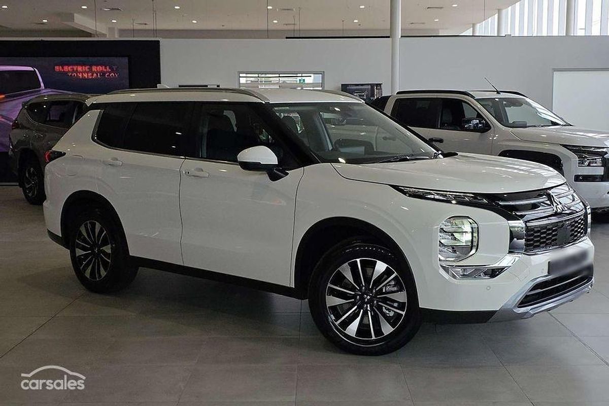 2025 Mitsubishi Outlander LS ZM