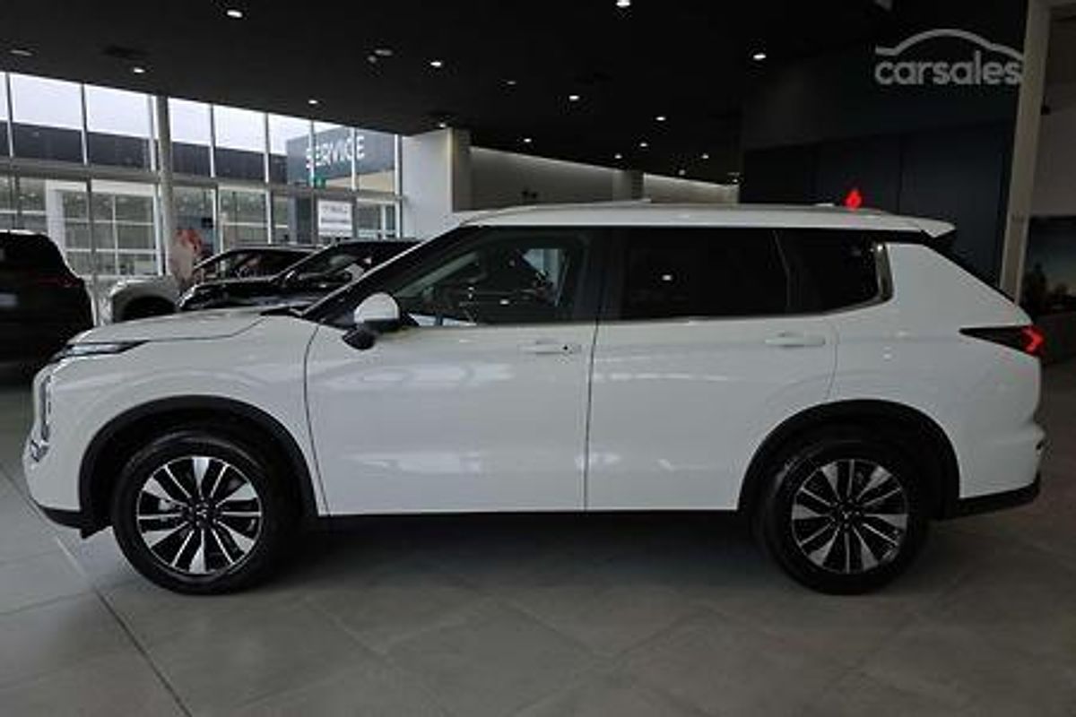 2025 Mitsubishi Outlander LS ZM