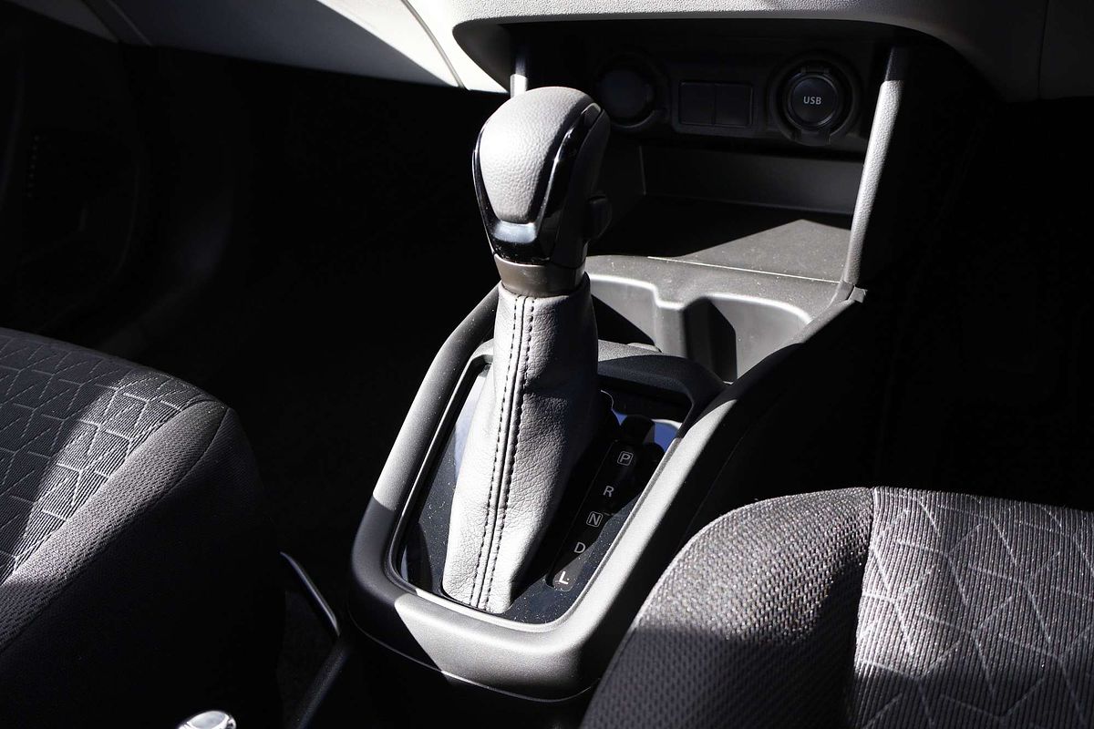 2025 Suzuki Swift Hybrid UZ