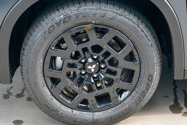 2025 Mitsubishi Outlander LS ZM thumb-3