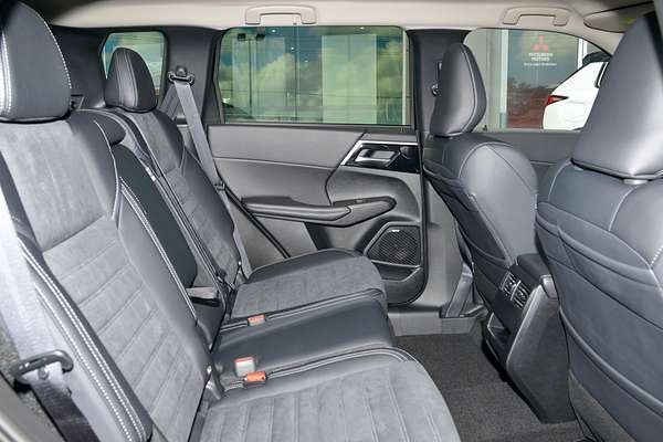 2025 Mitsubishi Outlander LS ZM thumb-8