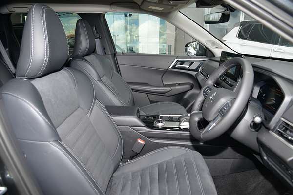 2025 Mitsubishi Outlander LS ZM thumb-9