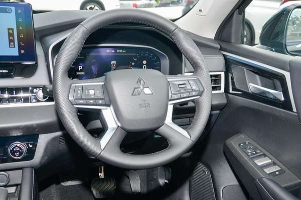 2025 Mitsubishi Outlander LS ZM thumb-17