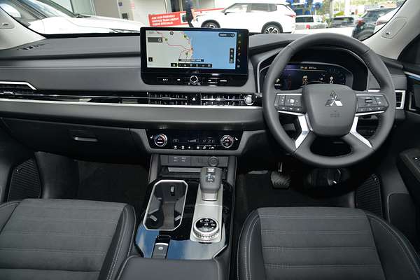 2025 Mitsubishi Outlander LS ZM thumb-16