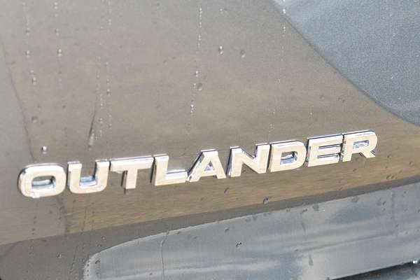 2025 Mitsubishi Outlander LS ZM thumb-19