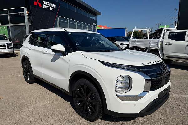 2025 Mitsubishi Outlander ES ZM