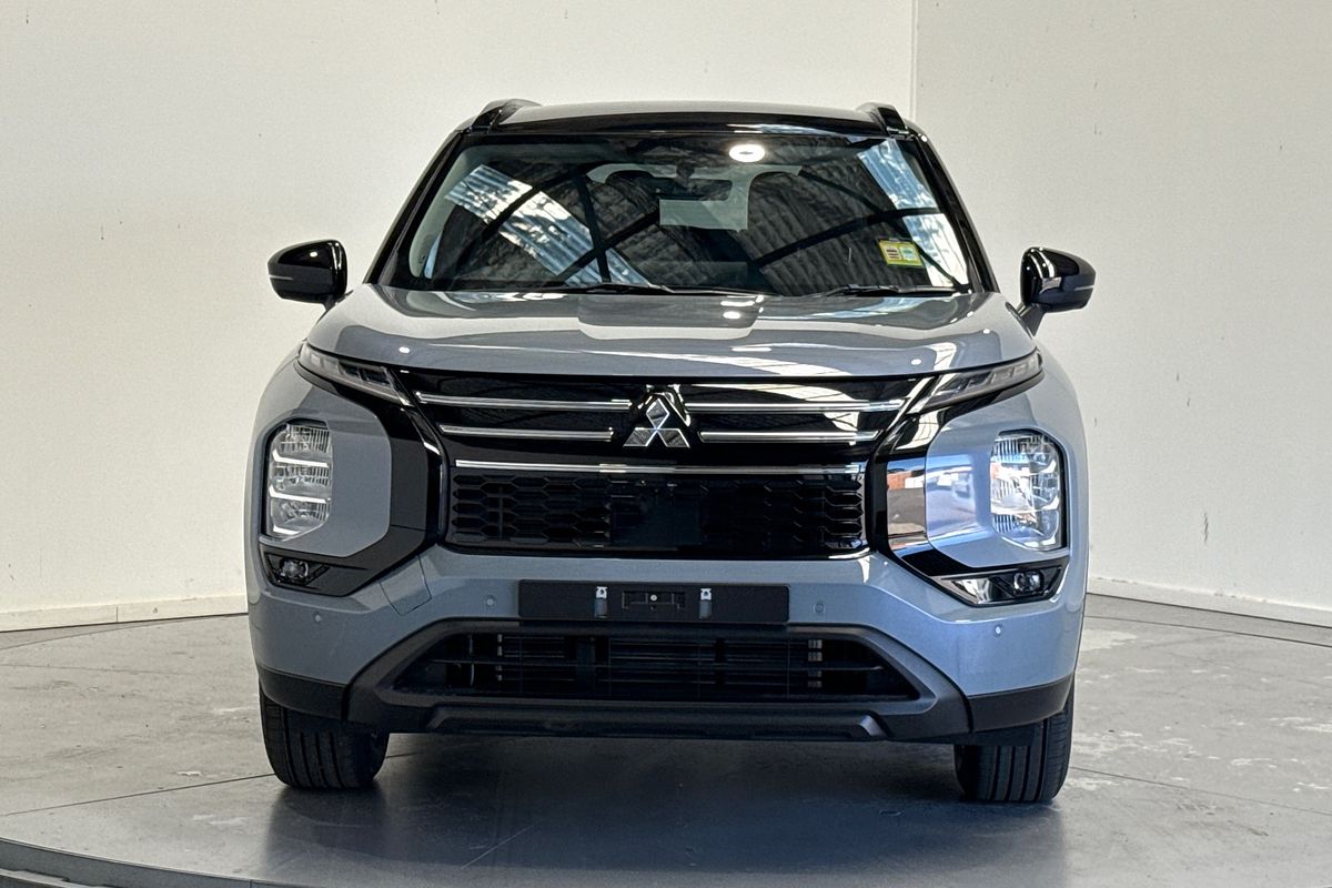 2025 Mitsubishi Outlander LS ZM