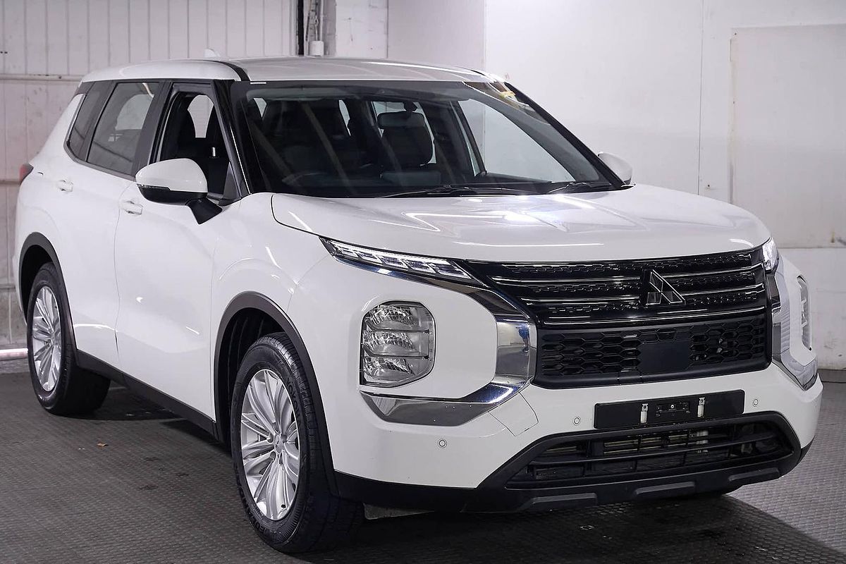 2024 Mitsubishi Outlander ES ZM