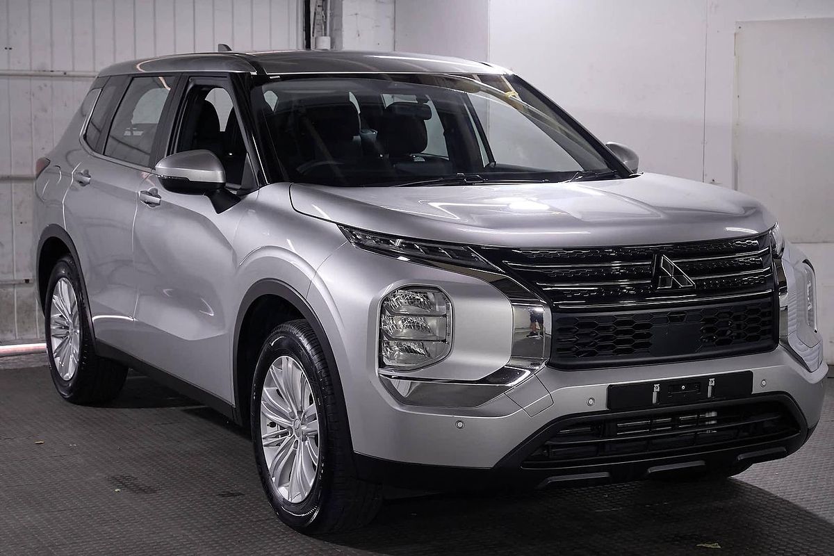 2024 Mitsubishi Outlander ES ZM