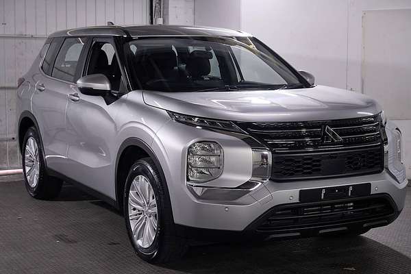 2024 Mitsubishi Outlander ES ZM