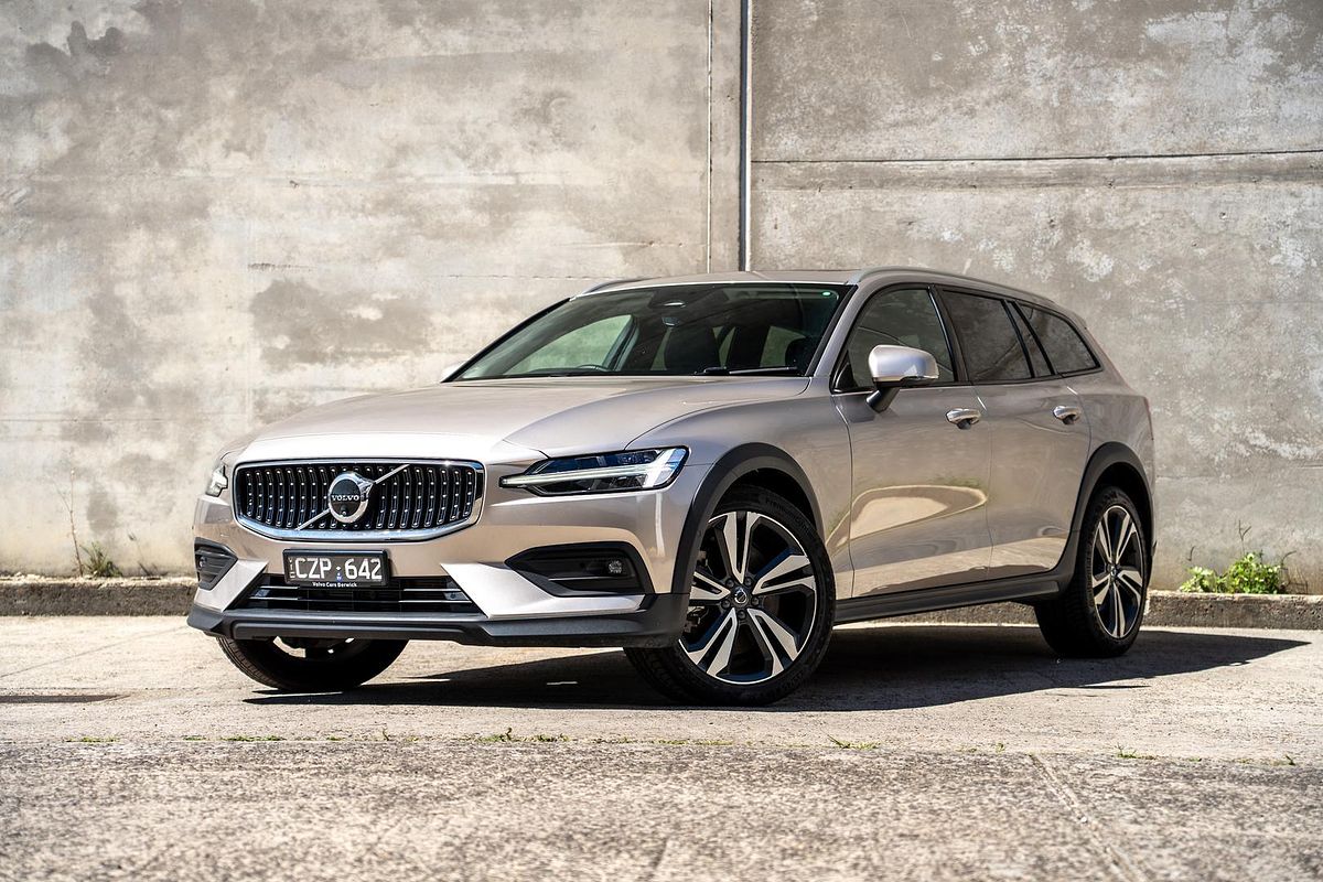 2024 Volvo V60 Cross Country Ultimate B5 Bright
