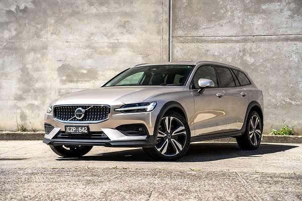 2024 Volvo V60 Cross Country Ultimate B5 Bright