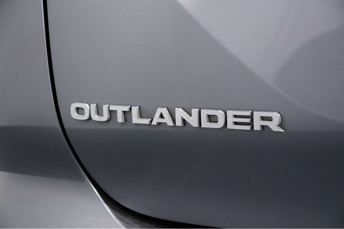 2023 Mitsubishi Outlander ES ZM