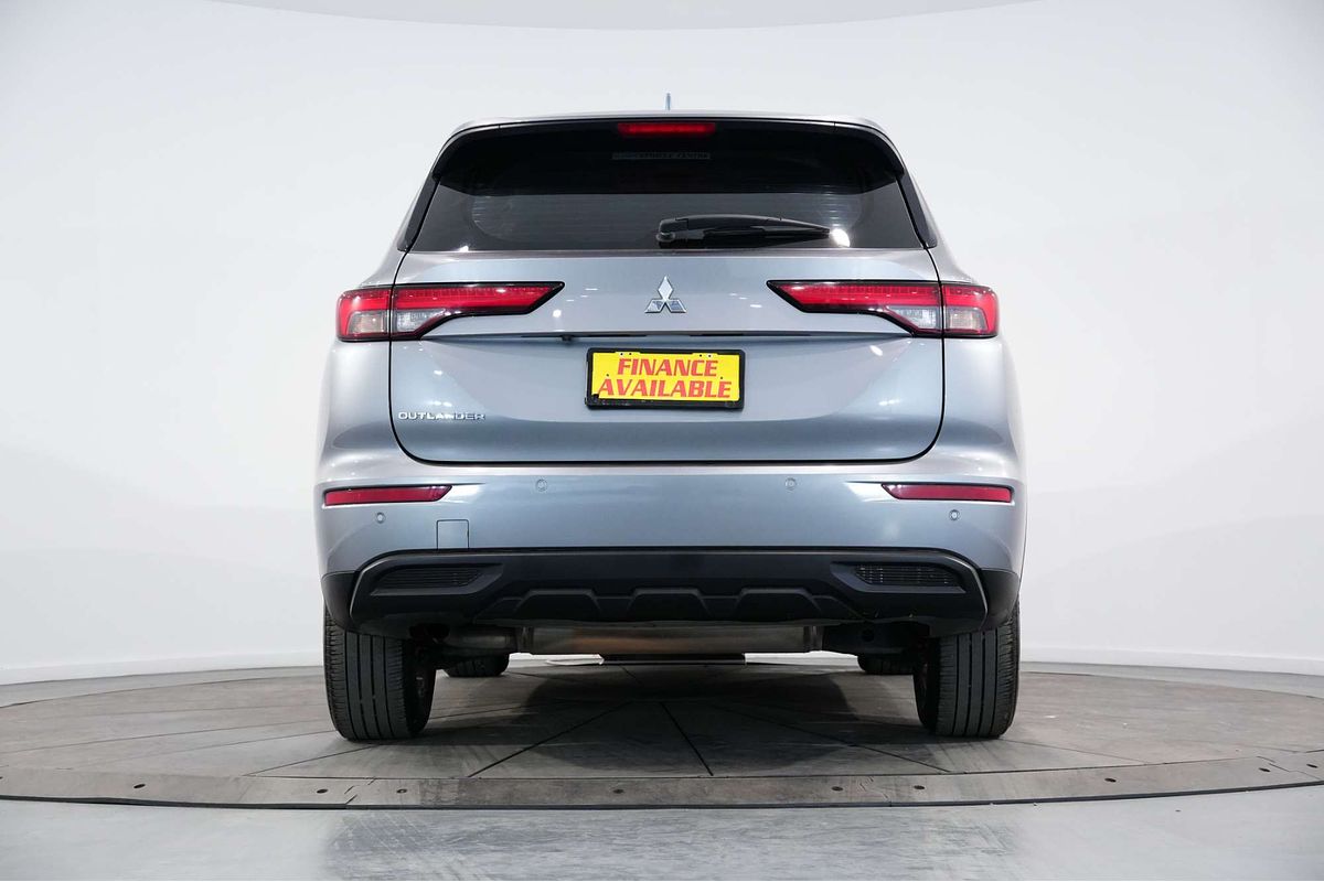 2023 Mitsubishi Outlander ES ZM