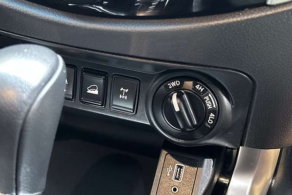 2019 Nissan Navara ST-X D23 Series 3 4X4 thumb-16