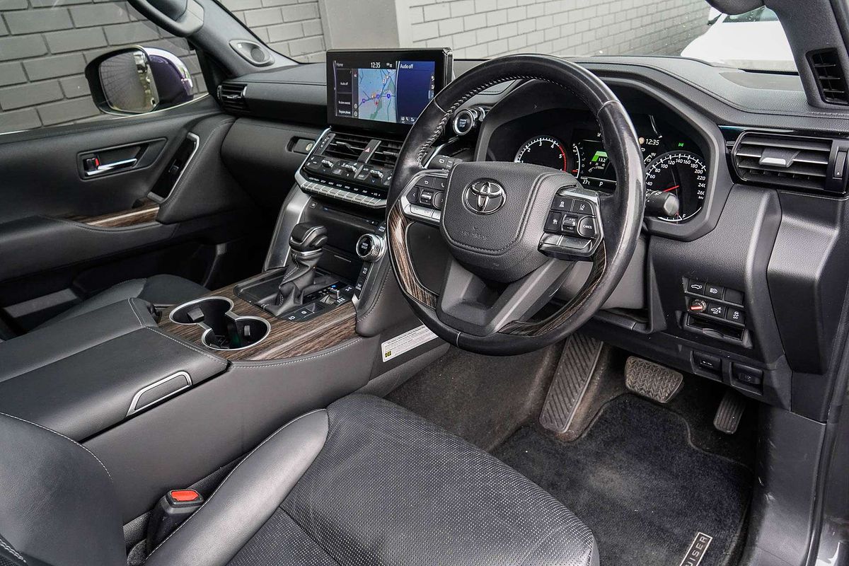 2021 Toyota Landcruiser Sahara FJA300R