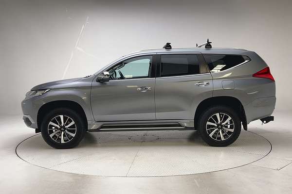 2017 Mitsubishi Pajero Sport Exceed QE thumb-4