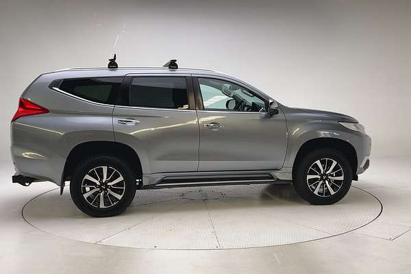 2017 Mitsubishi Pajero Sport Exceed QE thumb-8