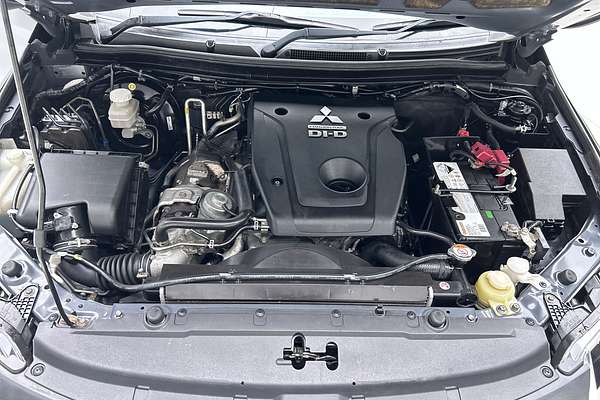 2017 Mitsubishi Pajero Sport Exceed QE thumb-10