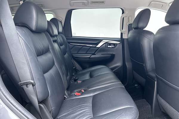 2017 Mitsubishi Pajero Sport Exceed QE thumb-11