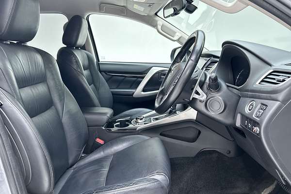 2017 Mitsubishi Pajero Sport Exceed QE thumb-12