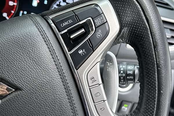 2017 Mitsubishi Pajero Sport Exceed QE thumb-17